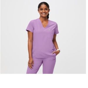 Figs one pocket scrub top In Lilac